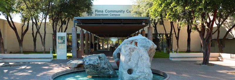 An image of the fountain at Downtown Campus